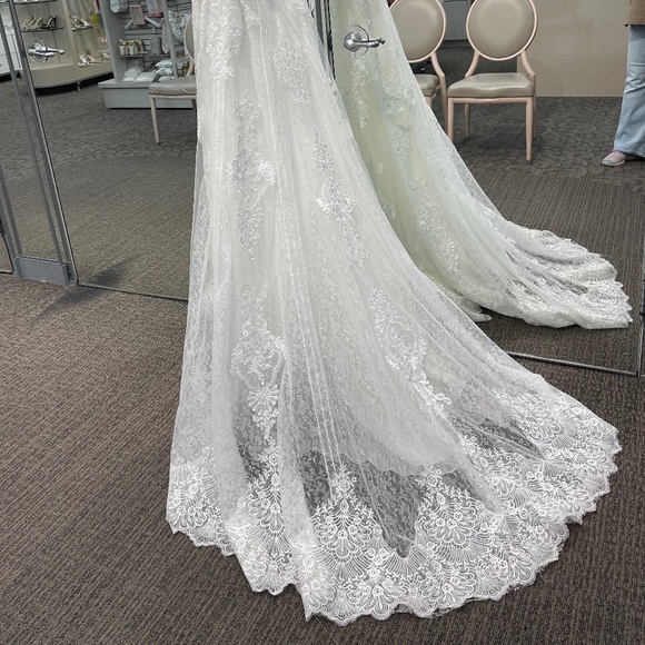Brand New Wedding Dress Just Picked Up In May 2024. - Picture 6 of 8